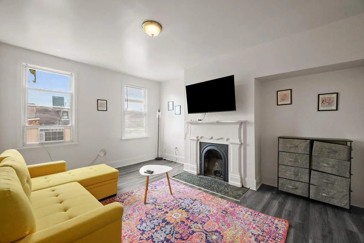 Stylish Northside 4 Bed Off Street Parking Villa Pittsburgh