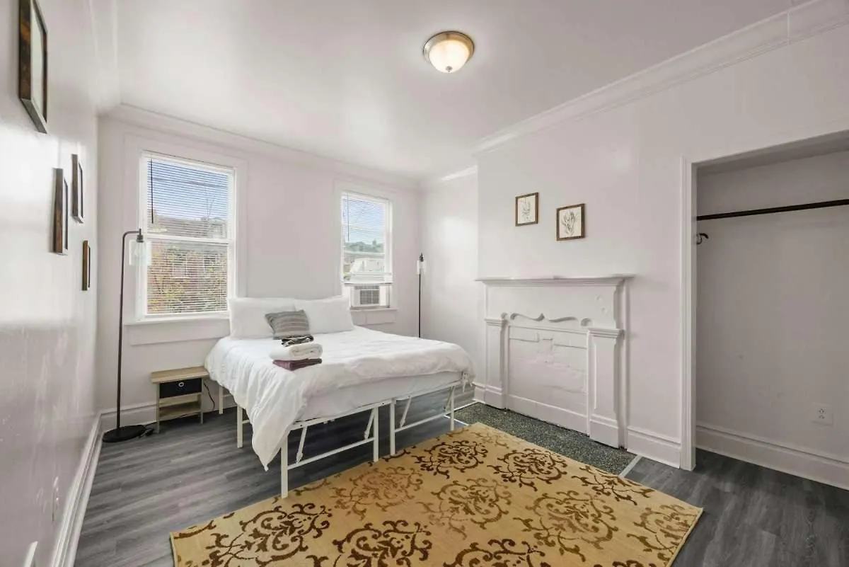 Holiday home Stylish Northside 4 Bed Off Street Parking Villa Pittsburgh United States