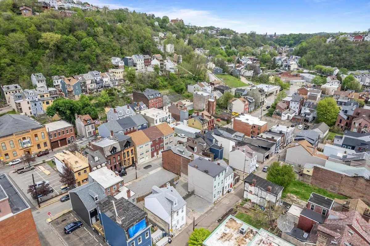 Stylish Northside 4 Bed Off Street Parking Villa Pittsburgh