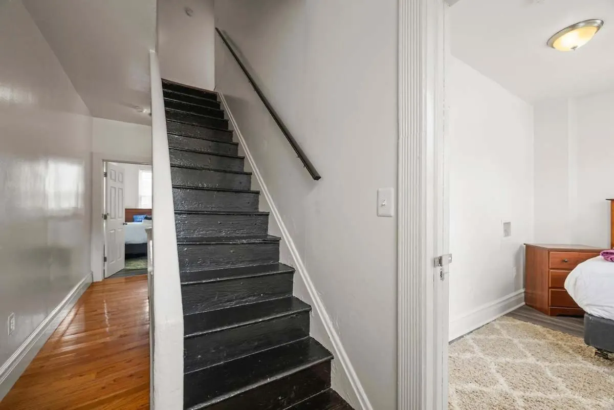 Stylish Northside 4 Bed Off Street Parking Villa Pittsburgh Holiday home