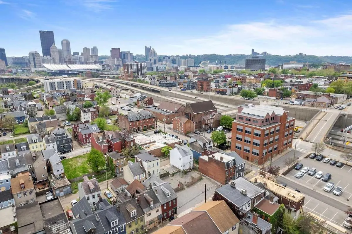 Stylish Northside 4 Bed Off Street Parking Villa Pittsburgh