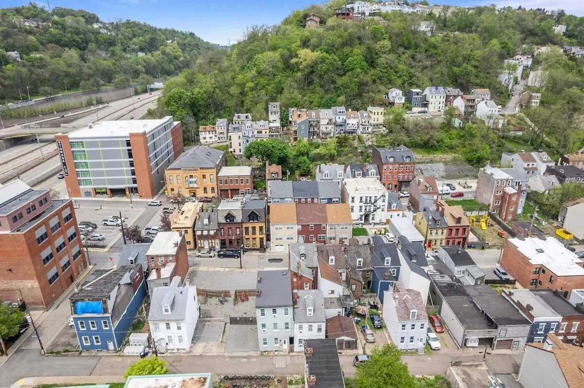 Stylish Northside 4 Bed Off Street Parking Villa Pittsburgh United States