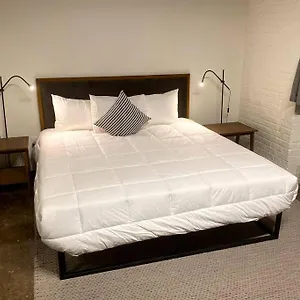 3e-spacious Close To Pitt/cmu/carlow, Sleeps 4 Pittsburgh