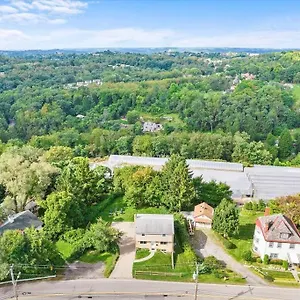 Stylish And Bright 4 Bedroom Home, Amazing Yard With Firepit, Game Pittsburgh
