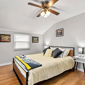 Open Floor Spacious Home, 15min From Downtown, Private Garage, Kids Friendly Pittsburgh